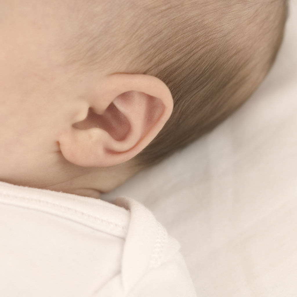 Уши у новорожденных детей
